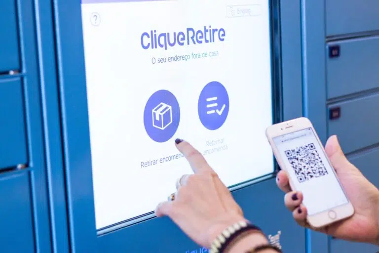 A person using a cell phone to scan a qr code on a vending machine.